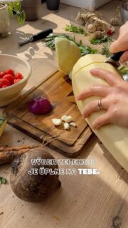 Je nedeľa ráno a ty stále nevieš, čo variť? 🍲
Skús tento jednoduchý obed zo surovín, ktoré nájdeš doma. Použi zeleninu, ktorú treba minúť, pridaj mäso alebo iný proteín a všetko nechaj spolu dusiť. Minimum námahy a obed pre celú rodinu je hotový. 🙌

#tipnaobed